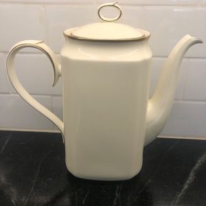 Coffee/tea pot Noritake “Troy” Fine China
